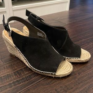 LIKE NEW - Crown Vintage Women’s Wedge Peeptoe Sandals. Black/Twine (8.5)